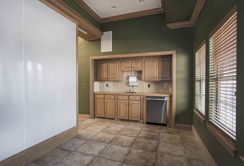 6 BathroomsBathrooms,Commercial/industrial,Commercial,Lakeview,2,131724