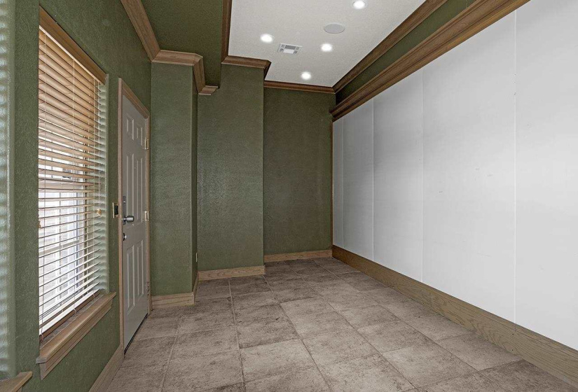 6 BathroomsBathrooms,Commercial/industrial,Commercial,Lakeview,2,131724