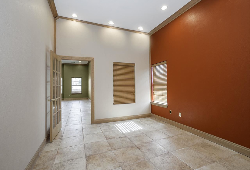 6 BathroomsBathrooms,Commercial/industrial,Commercial,Lakeview,2,131724