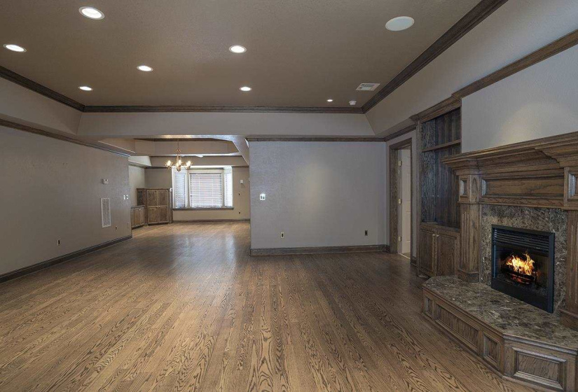 6 BathroomsBathrooms,Commercial/industrial,Commercial,Lakeview,2,131724