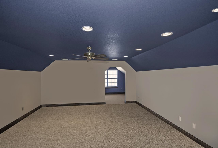 6 BathroomsBathrooms,Commercial/industrial,Commercial,Lakeview,2,131724