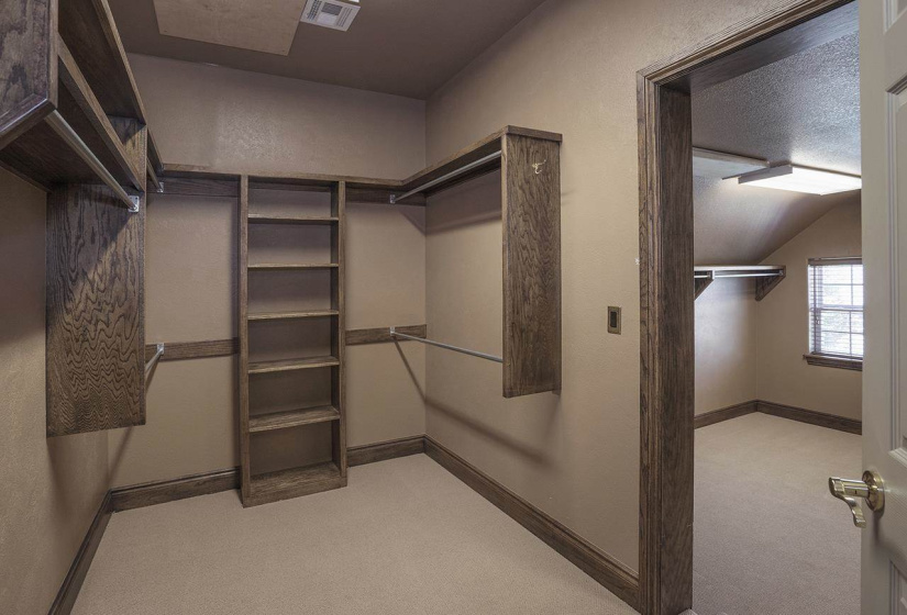 6 BathroomsBathrooms,Commercial/industrial,Commercial,Lakeview,2,131724