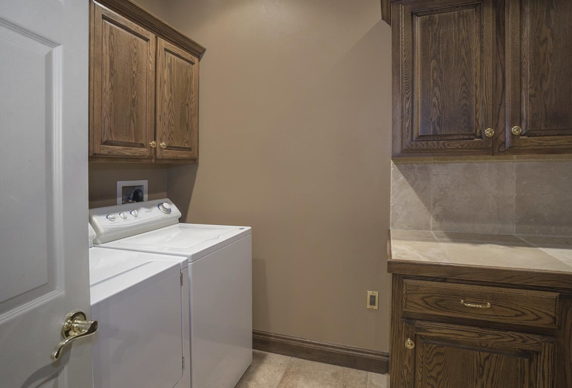 6 BathroomsBathrooms,Commercial/industrial,Commercial,Lakeview,2,131724