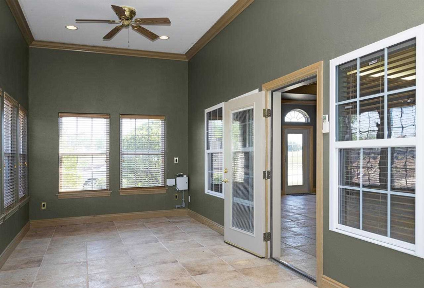 6 BathroomsBathrooms,Commercial/industrial,Commercial,Lakeview,2,131724