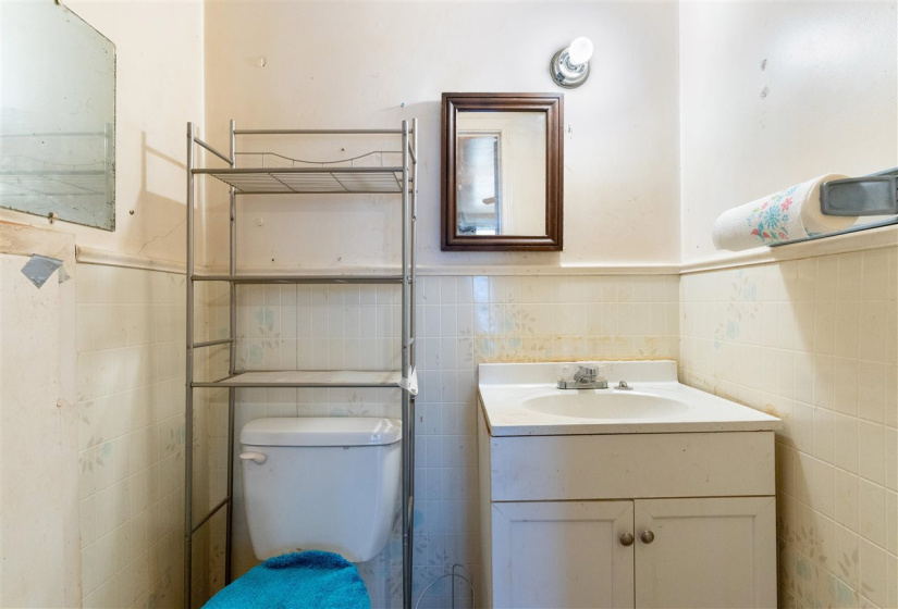 4 Bedrooms Bedrooms, 0 ,1 BathroomBathrooms,Residential,Single Family,10th,1.5,131732