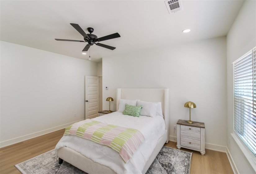 4 Bedrooms Bedrooms, ,4 BathroomsBathrooms,Residential,Condominium/townhouse,Husband,2,131737
