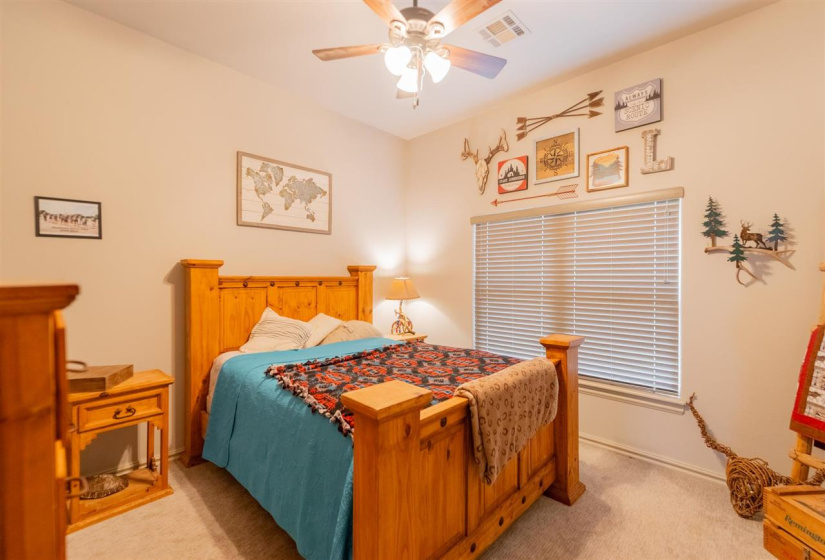 3 Bedrooms Bedrooms, ,2 BathroomsBathrooms,Residential,Single Family,3310,1,131750