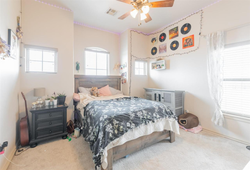 3 Bedrooms Bedrooms, ,2 BathroomsBathrooms,Residential,Single Family,3310,1,131750