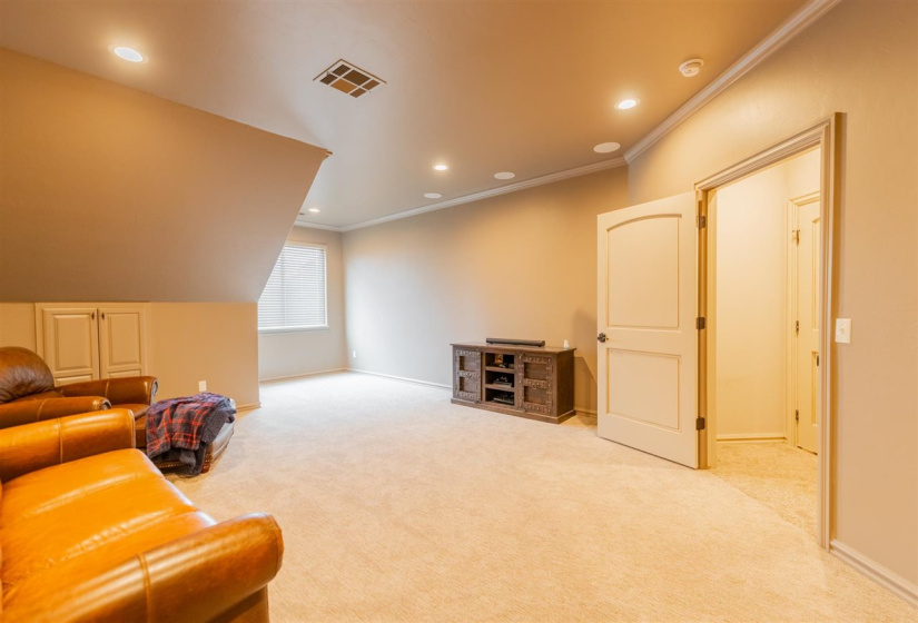 3 Bedrooms Bedrooms, ,2 BathroomsBathrooms,Residential,Single Family,3310,1,131750