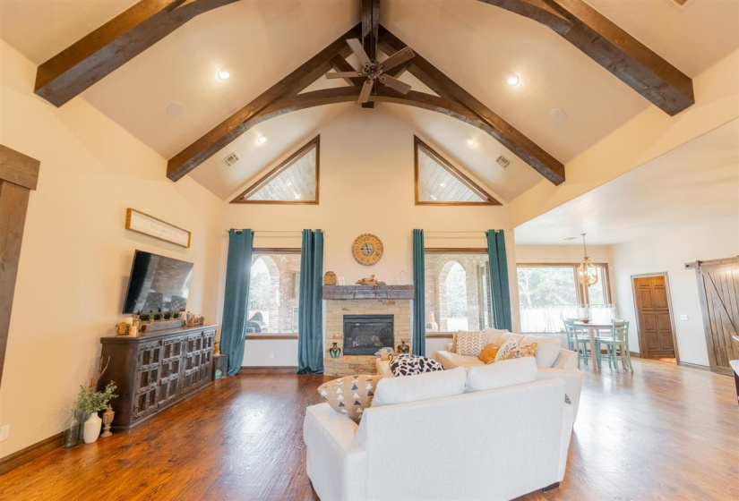 3 Bedrooms Bedrooms, ,2 BathroomsBathrooms,Residential,Single Family,3310,1,131750