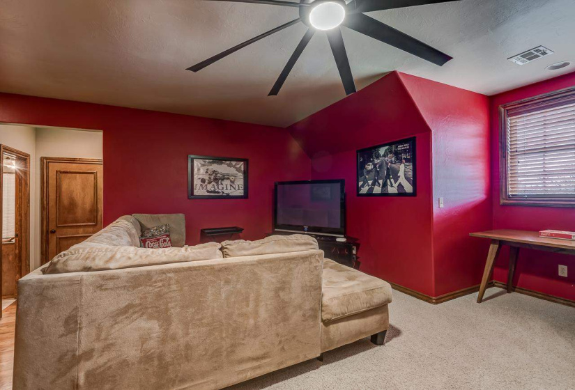 4 Bedrooms Bedrooms, ,3 BathroomsBathrooms,Residential,Single Family,Scissortail,2,131751