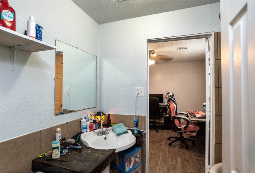 6 BathroomsBathrooms,Multi-family,Other,Lowry,1,131771