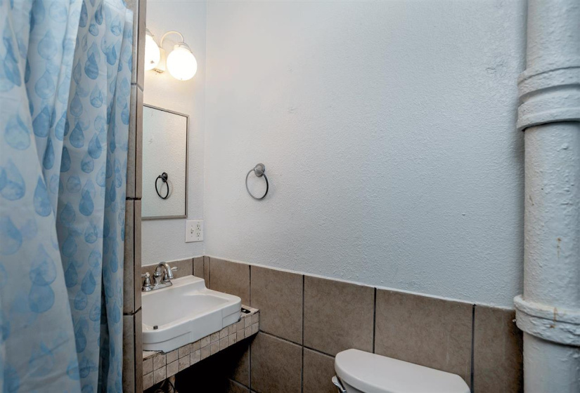 6 BathroomsBathrooms,Multi-family,Other,Lowry,1,131771