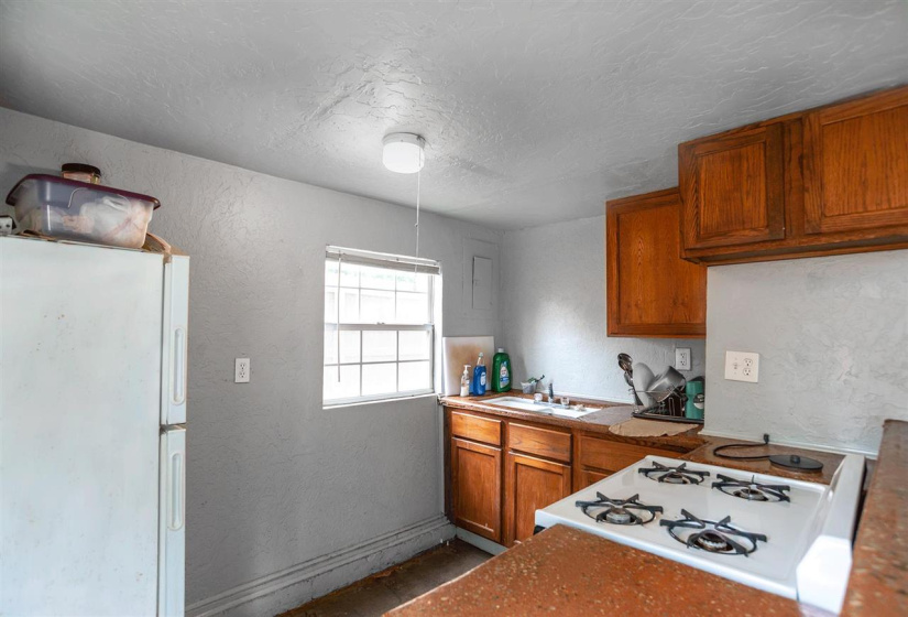 6 BathroomsBathrooms,Multi-family,Other,Lowry,1,131771