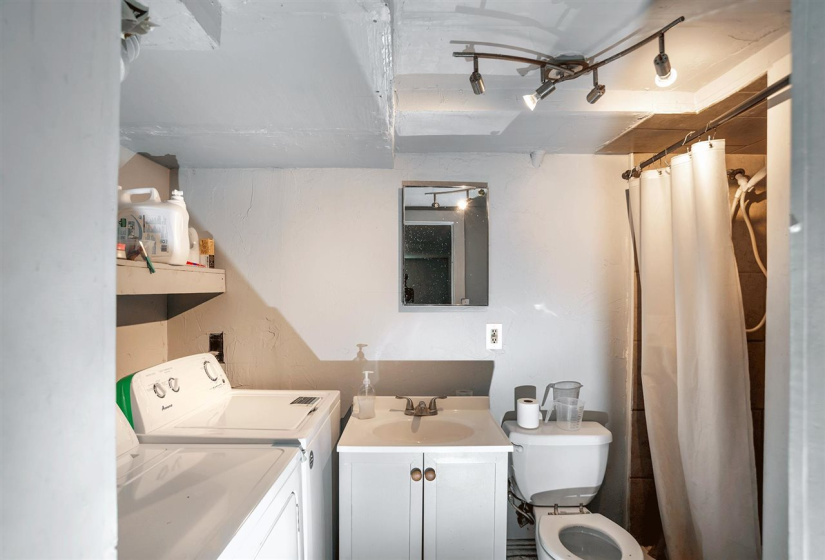 6 BathroomsBathrooms,Multi-family,Other,Lowry,1,131771