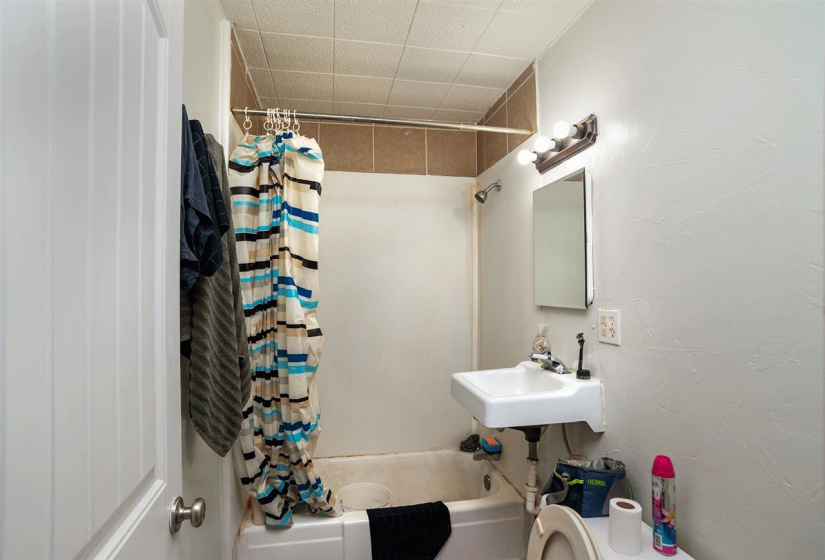 6 BathroomsBathrooms,Multi-family,Other,Lowry,1,131771