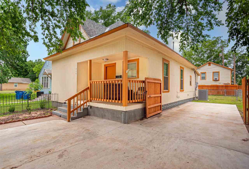 6 BathroomsBathrooms,Multi-family,Other,Lowry,1,131771