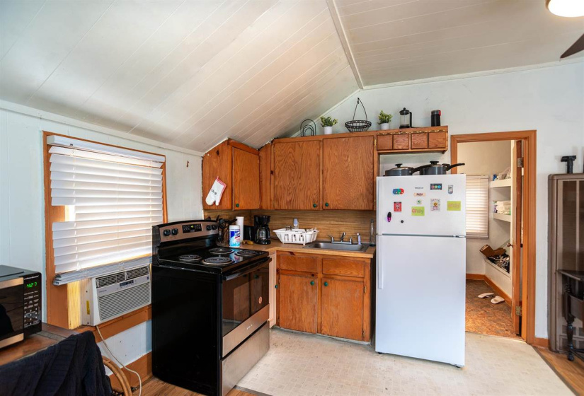 6 BathroomsBathrooms,Multi-family,Other,Lowry,1,131771