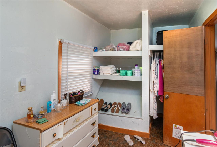 6 BathroomsBathrooms,Multi-family,Other,Lowry,1,131771