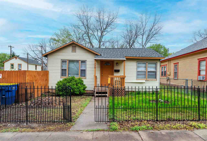 6 BathroomsBathrooms,Multi-family,Other,Lowry,1,131771