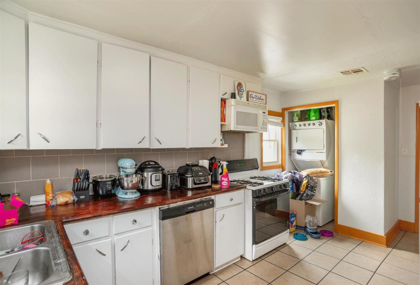 6 BathroomsBathrooms,Multi-family,Other,Lowry,1,131771
