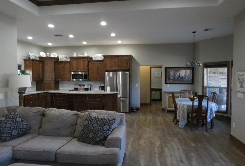 3 Bedrooms Bedrooms, ,2 BathroomsBathrooms,Residential,Single Family,Churchill Downs,1,131770