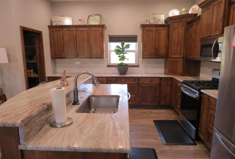 3 Bedrooms Bedrooms, ,2 BathroomsBathrooms,Residential,Single Family,Churchill Downs,1,131770