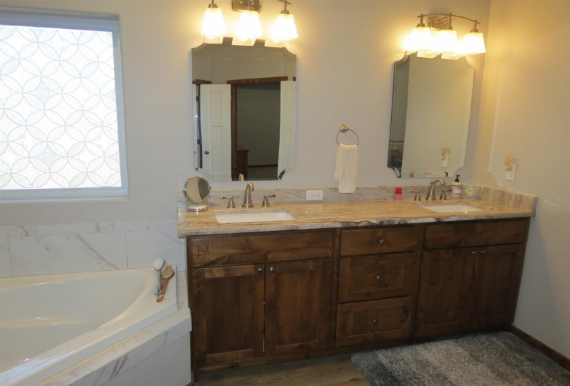 3 Bedrooms Bedrooms, ,2 BathroomsBathrooms,Residential,Single Family,Churchill Downs,1,131770