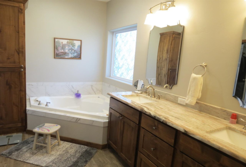 3 Bedrooms Bedrooms, ,2 BathroomsBathrooms,Residential,Single Family,Churchill Downs,1,131770