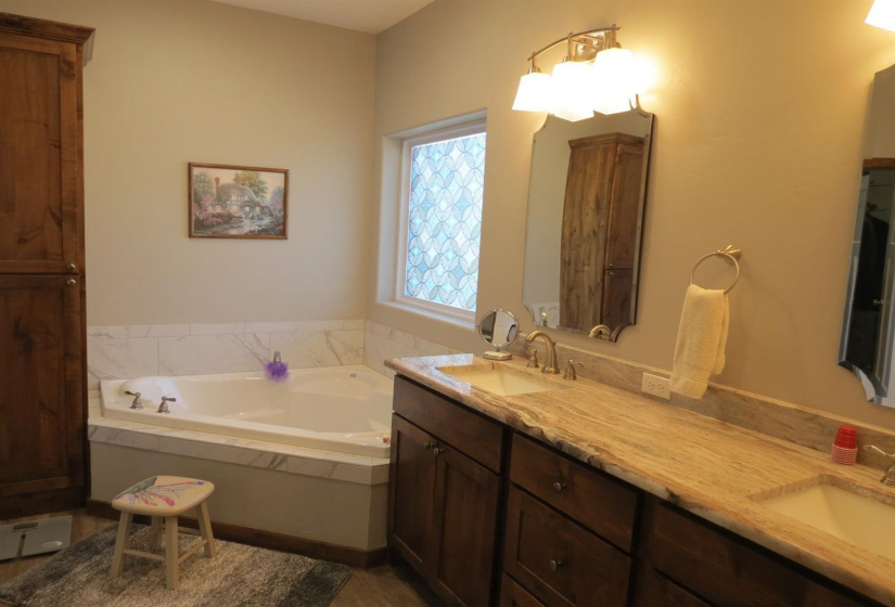 3 Bedrooms Bedrooms, ,2 BathroomsBathrooms,Residential,Single Family,Churchill Downs,1,131770
