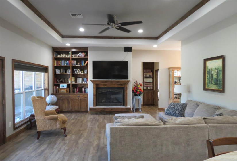 3 Bedrooms Bedrooms, ,2 BathroomsBathrooms,Residential,Single Family,Churchill Downs,1,131770