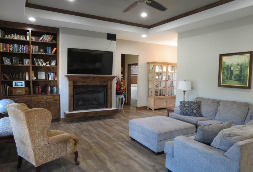 3 Bedrooms Bedrooms, ,2 BathroomsBathrooms,Residential,Single Family,Churchill Downs,1,131770