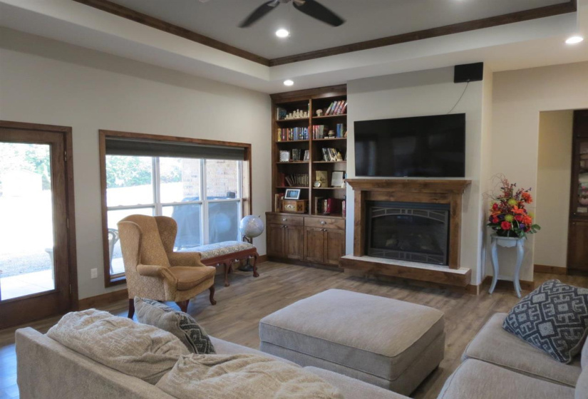 3 Bedrooms Bedrooms, ,2 BathroomsBathrooms,Residential,Single Family,Churchill Downs,1,131770