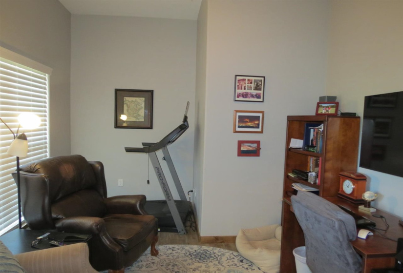 3 Bedrooms Bedrooms, ,2 BathroomsBathrooms,Residential,Single Family,Churchill Downs,1,131770