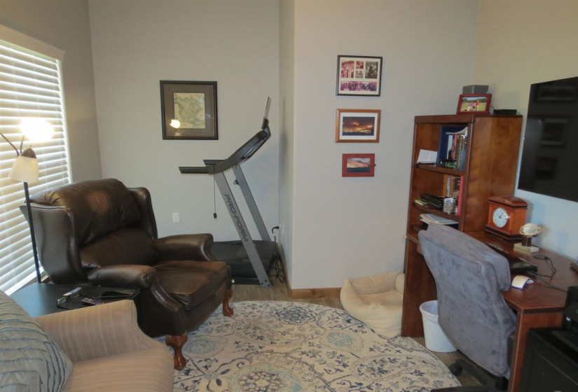 3 Bedrooms Bedrooms, ,2 BathroomsBathrooms,Residential,Single Family,Churchill Downs,1,131770