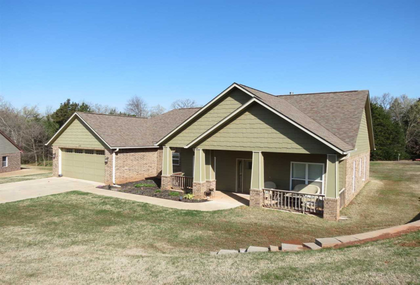 3 Bedrooms Bedrooms, ,2 BathroomsBathrooms,Residential,Single Family,Churchill Downs,1,131770