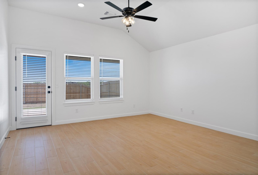4 Bedrooms Bedrooms, ,2 BathroomsBathrooms,Residential,Single Family,Bowling,1,131775