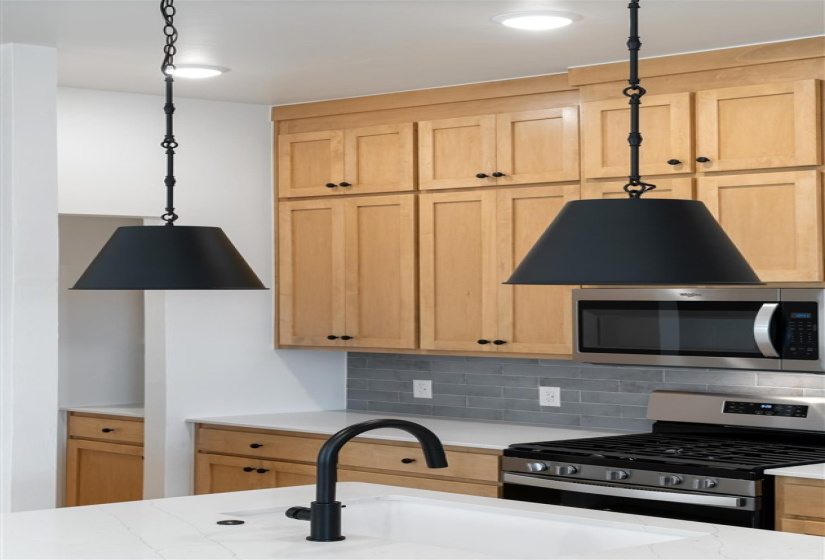 4 Bedrooms Bedrooms, ,2 BathroomsBathrooms,Residential,Single Family,Bowling,1,131775