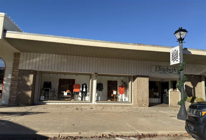 6 BathroomsBathrooms,Commercial/industrial,Commercial,Knoblock,1,131783
