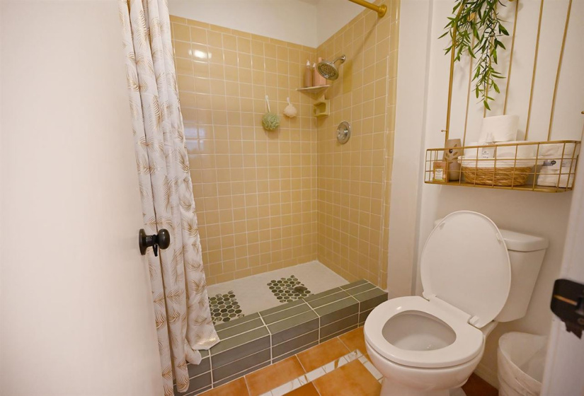 5 Bedrooms Bedrooms, ,2 BathroomsBathrooms,Residential,Single Family,Jardot,1,131780