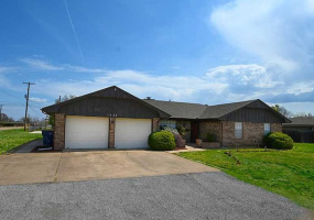 5 Bedrooms Bedrooms, ,2 BathroomsBathrooms,Residential,Single Family,Jardot,1,131780