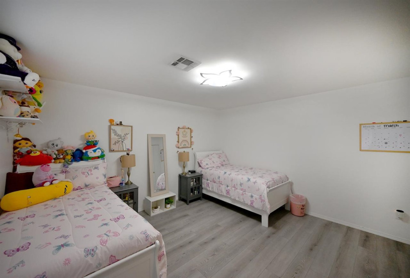 5 Bedrooms Bedrooms, ,2 BathroomsBathrooms,Residential,Single Family,Jardot,1,131780