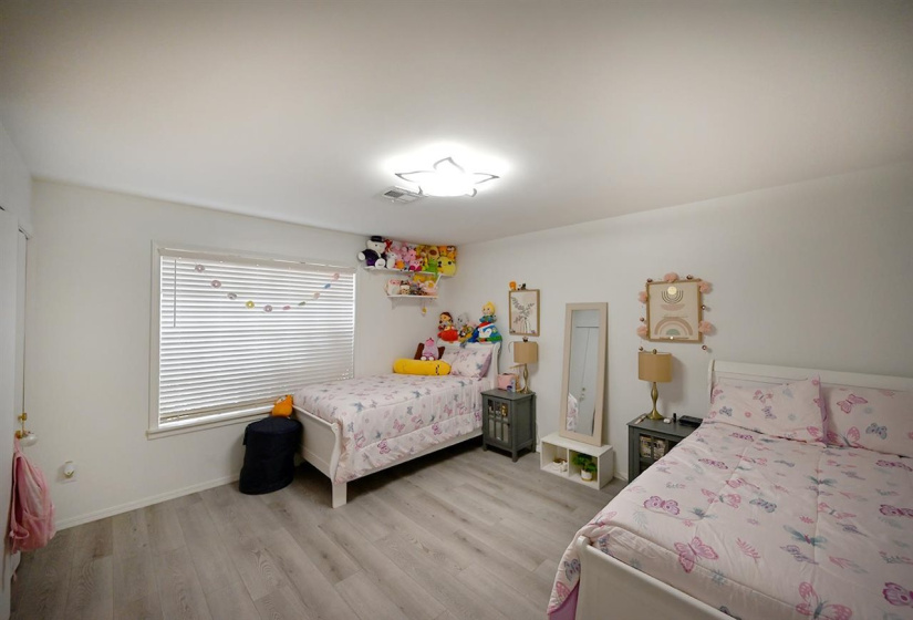 5 Bedrooms Bedrooms, ,2 BathroomsBathrooms,Residential,Single Family,Jardot,1,131780