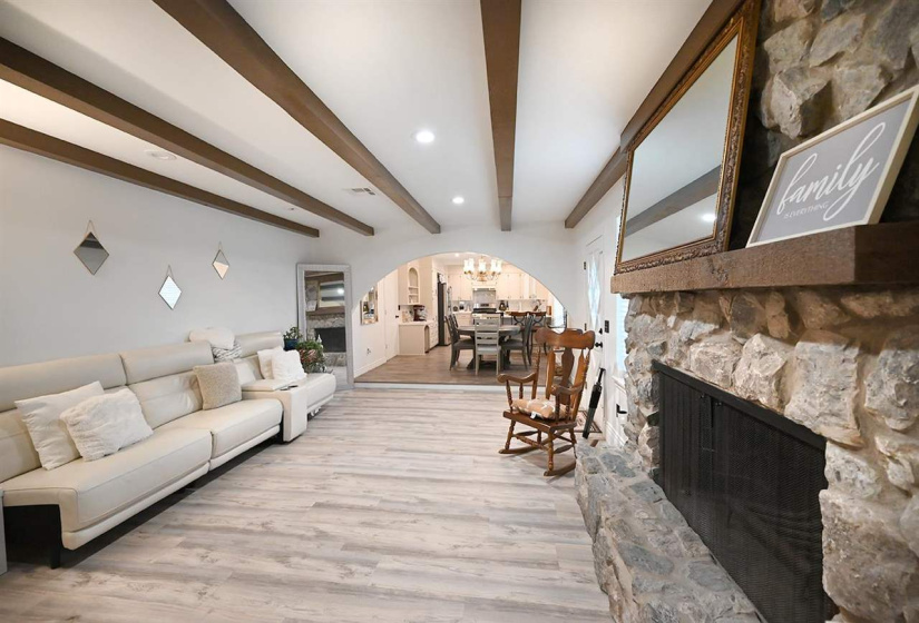 5 Bedrooms Bedrooms, ,2 BathroomsBathrooms,Residential,Single Family,Jardot,1,131780