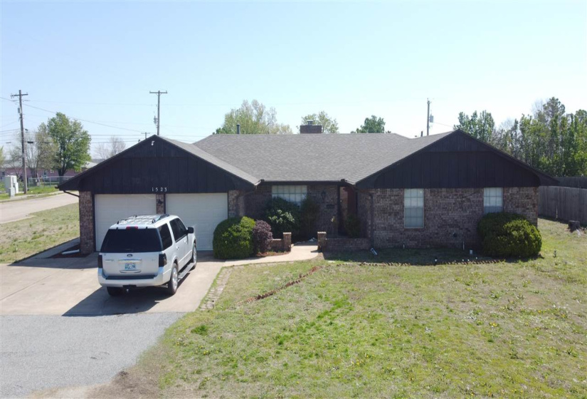 5 Bedrooms Bedrooms, ,2 BathroomsBathrooms,Residential,Single Family,Jardot,1,131780