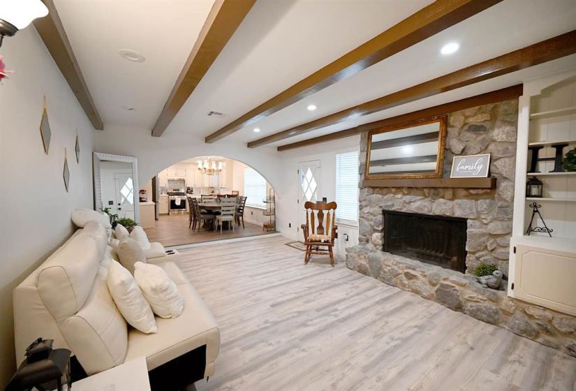 5 Bedrooms Bedrooms, ,2 BathroomsBathrooms,Residential,Single Family,Jardot,1,131780