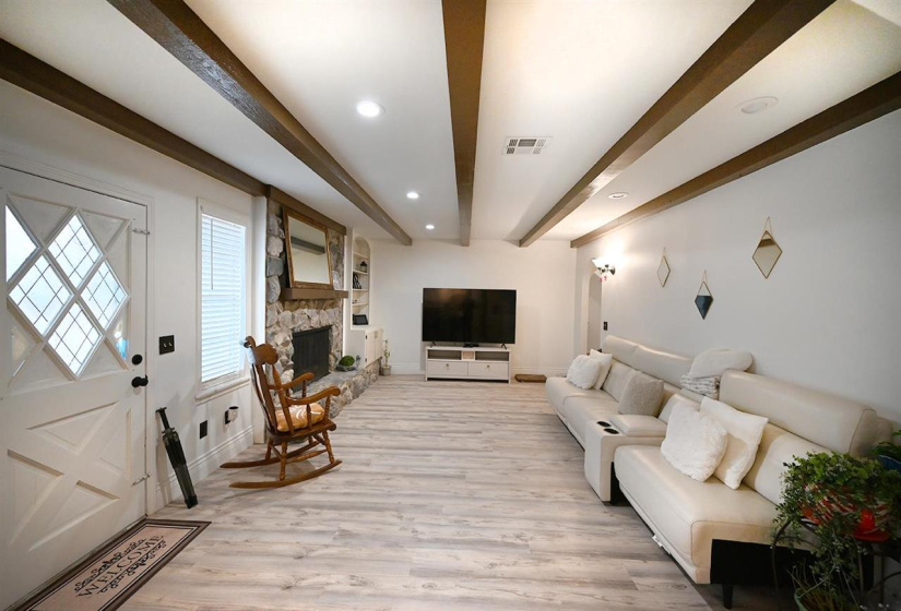 5 Bedrooms Bedrooms, ,2 BathroomsBathrooms,Residential,Single Family,Jardot,1,131780