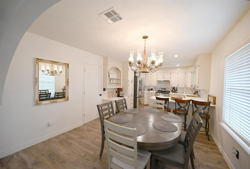 5 Bedrooms Bedrooms, ,2 BathroomsBathrooms,Residential,Single Family,Jardot,1,131780