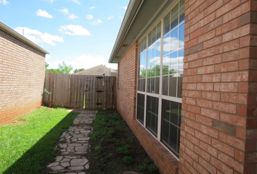 3 Bedrooms Bedrooms, ,2 BathroomsBathrooms,Residential,Single Family,Windsor,1,131788