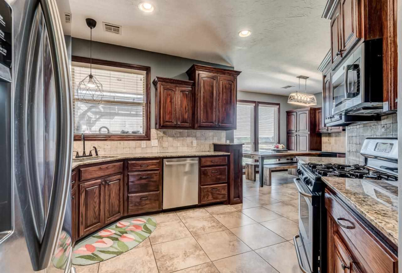 4 Bedrooms Bedrooms, ,2 BathroomsBathrooms,Residential,Single Family,Fountain View,1.5,131798